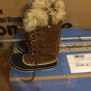 - Sorel Joan of arc boots